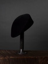 Load image into Gallery viewer, Beret in Midnight Navy
